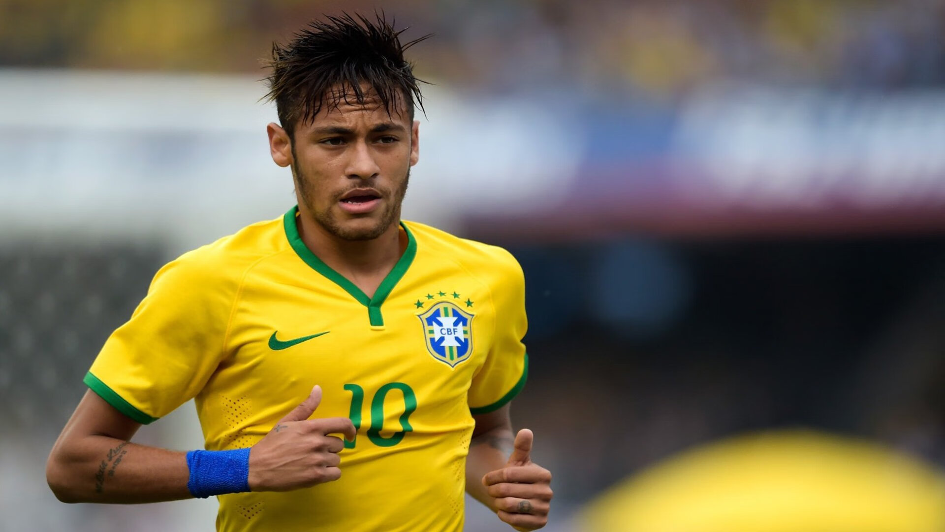 “逆境中的英雄：车手在极端天气中勇往直前”