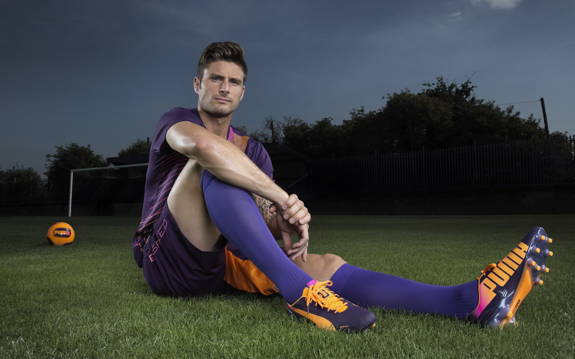 史上最“硬核”篮下争夺战：斯托亚科维奇在抢篮板时的拼搏让人敬佩！